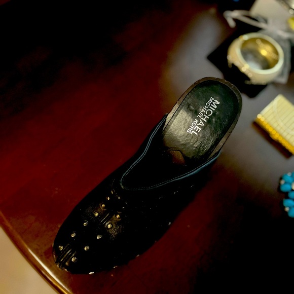 Black mule/clog. Heeled. Wooden sole and heel - Picture 3 of 4